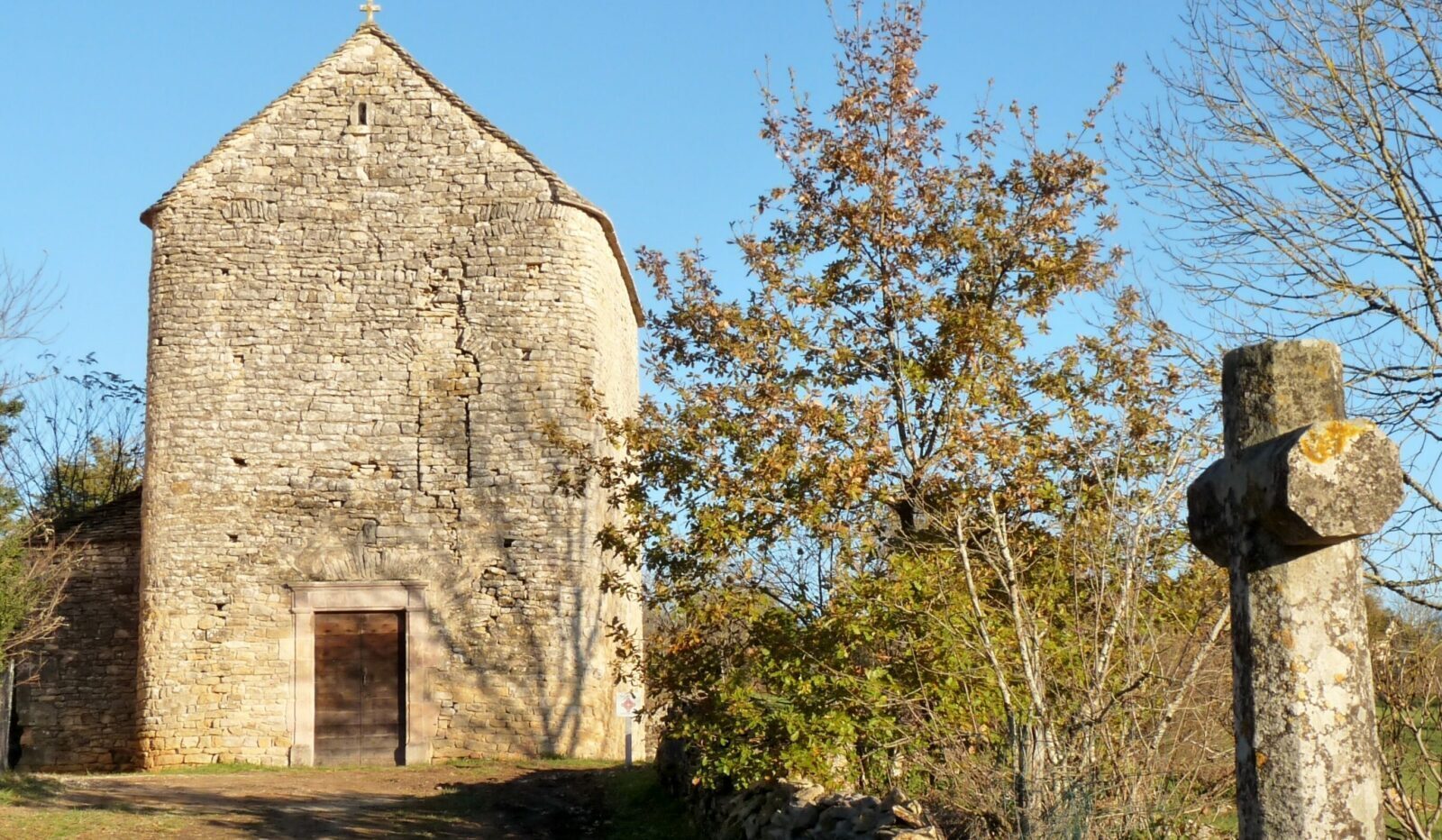 Les églises préromanes à angles arrondis en Rouergue